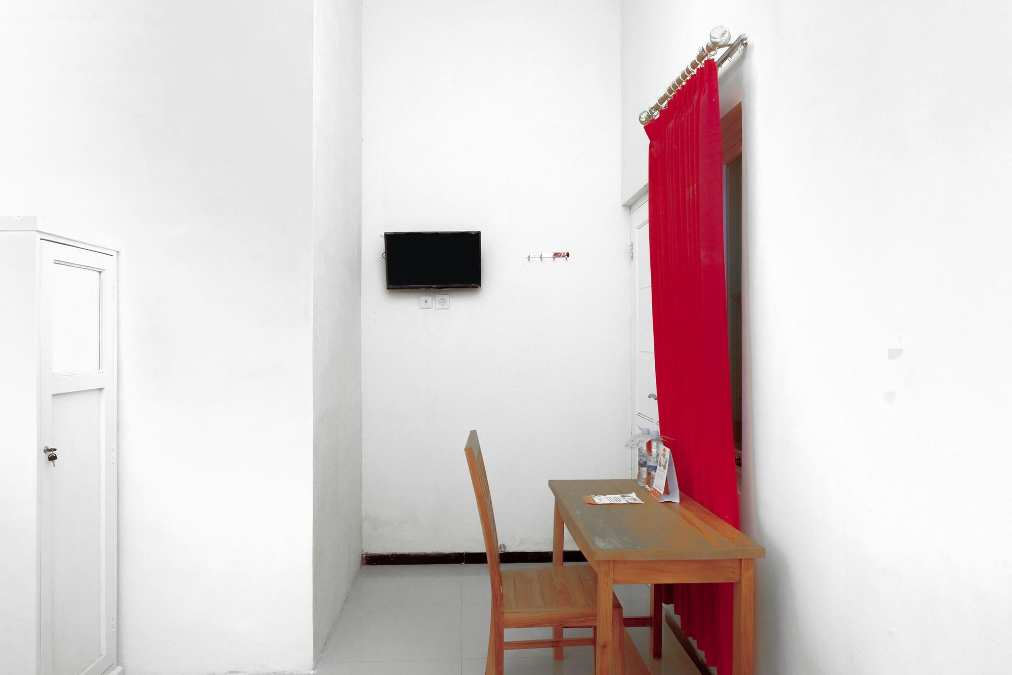 Oyo 314 Emas 23 Guest House Syariah Malang Exteriér fotografie