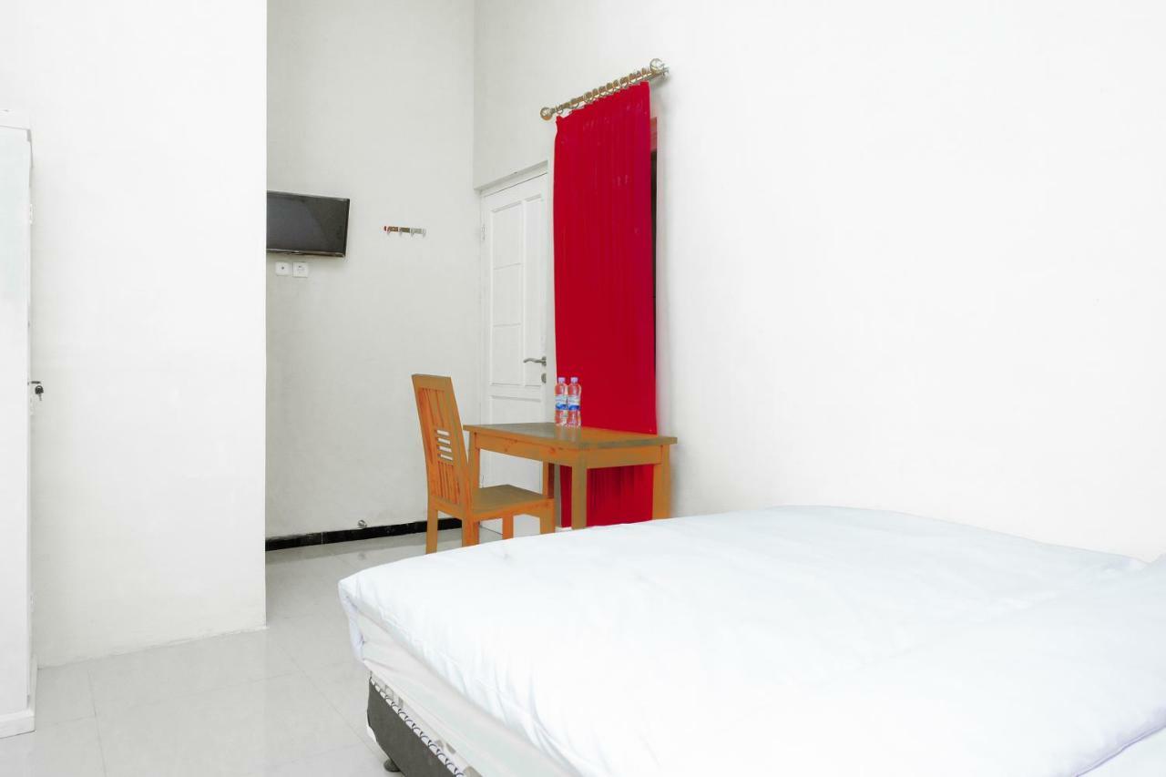 Oyo 314 Emas 23 Guest House Syariah Malang Exteriér fotografie