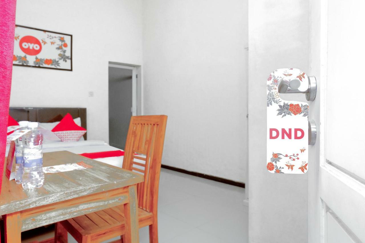 Oyo 314 Emas 23 Guest House Syariah Malang Exteriér fotografie