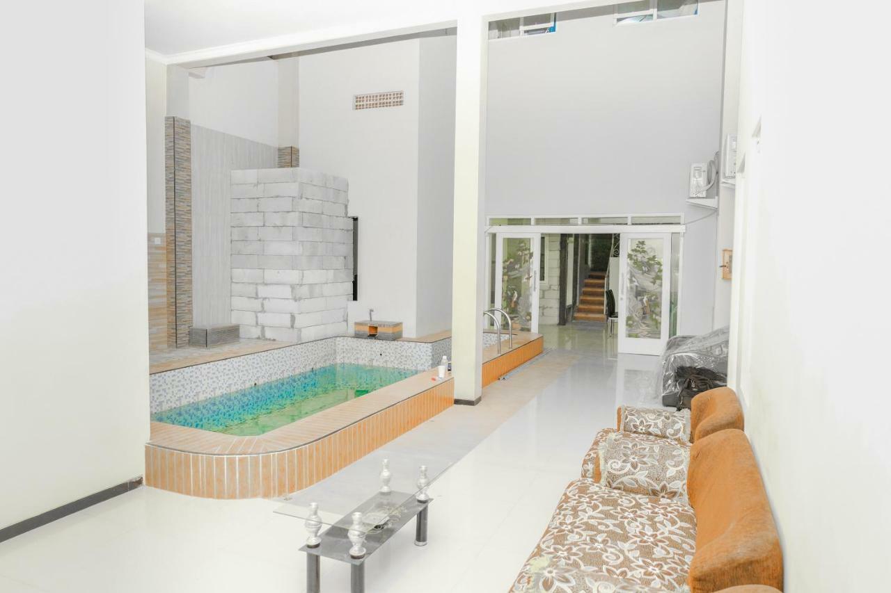 Oyo 314 Emas 23 Guest House Syariah Malang Exteriér fotografie
