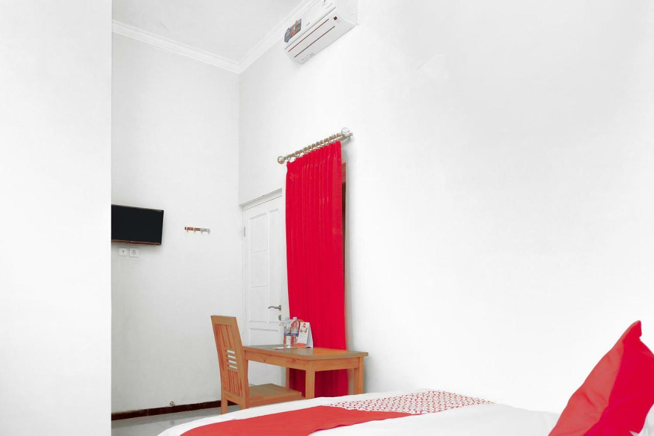 Oyo 314 Emas 23 Guest House Syariah Malang Exteriér fotografie